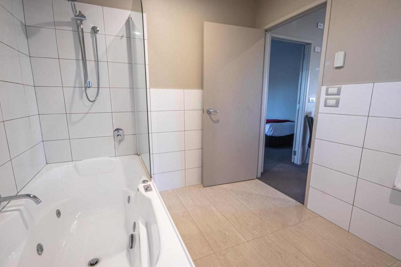 Amity Court Motel Stratford Esterno foto